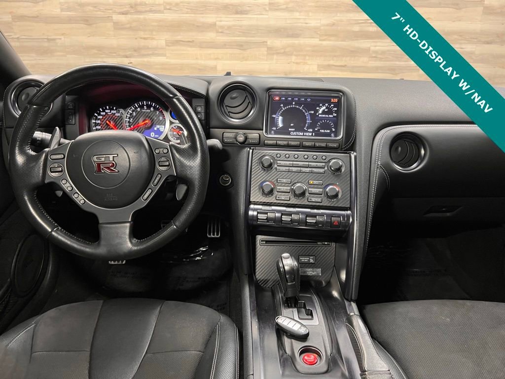 Used 2016 Nissan GT-R Premium image 2