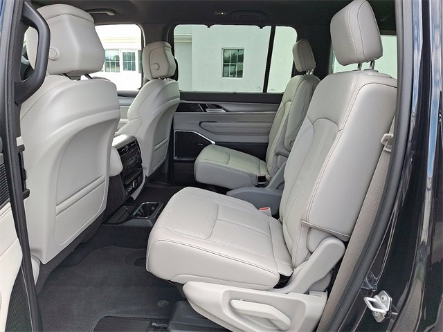 New 2025 Jeep Wagoneer Series III image 8