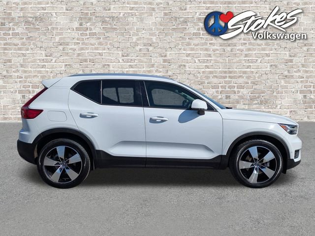 Used 2019 Volvo XC40 T5 Momentum image 3