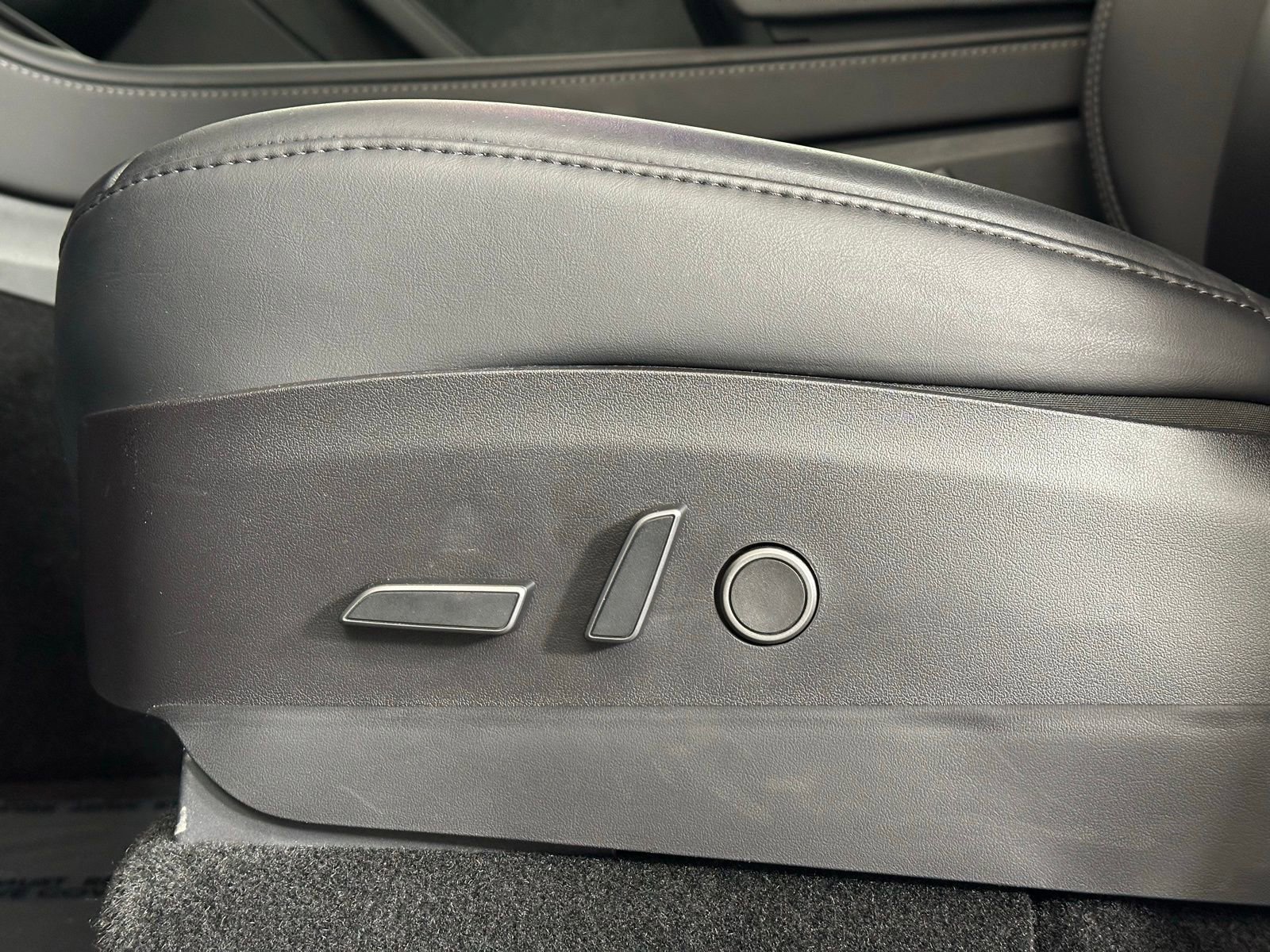 Used 2022 Tesla Model Y Long Range image 11