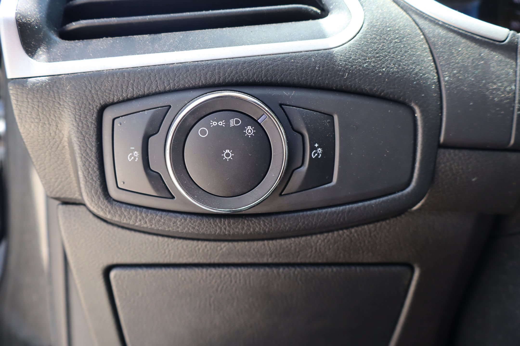 Used 2018 Ford Edge SEL w/ Equipment Group 201A FWD image 13