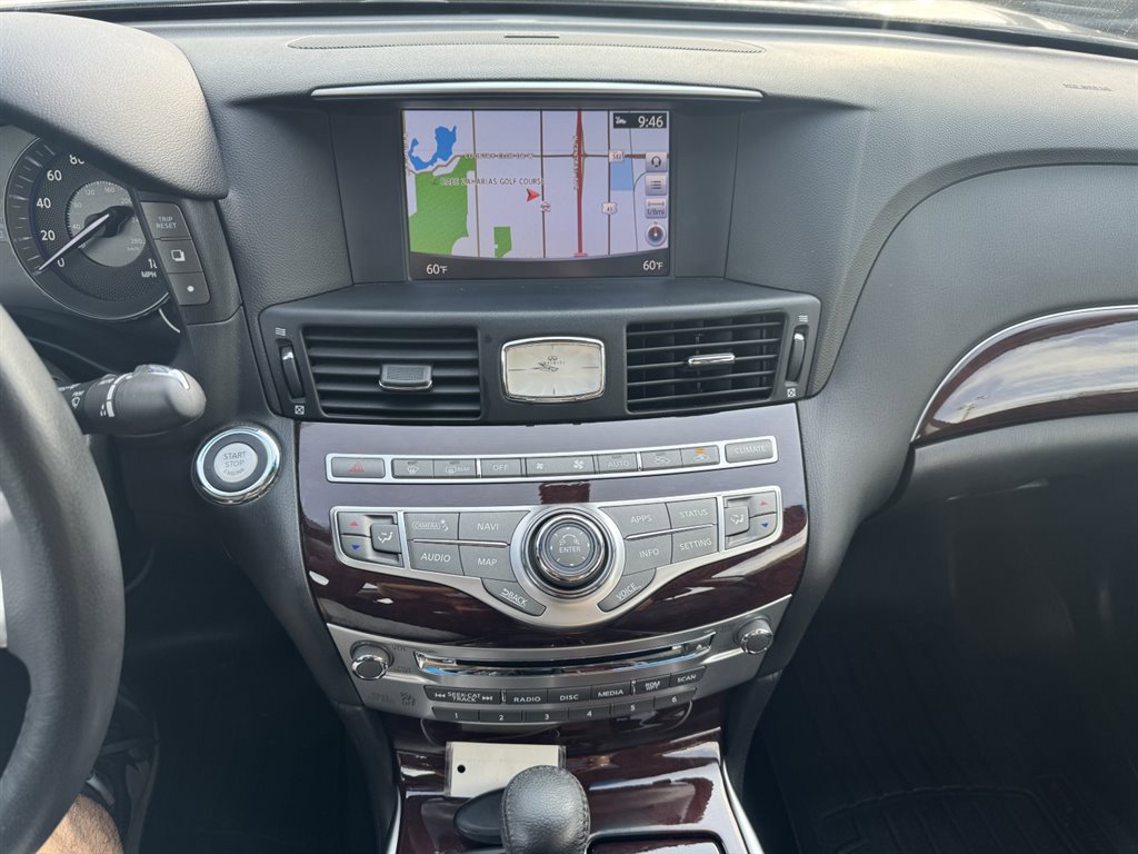 Used 2018 INFINITI Q70 Luxe image 20