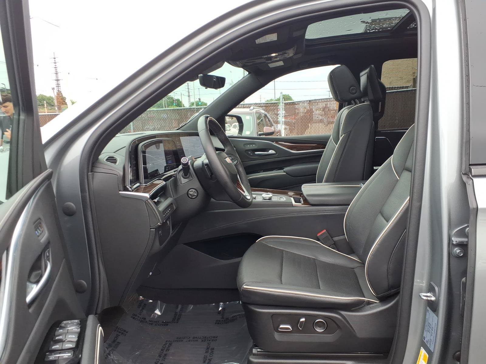 Certified 2023 Cadillac Escalade Premium Luxury w/ LPO, Floor Liner Package AWD/4WD image 22