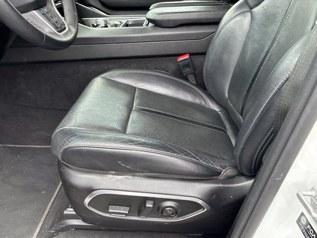 Used 2024 Jeep Wagoneer L Series III w/ Flexible Seating Group AWD/4WD image 12
