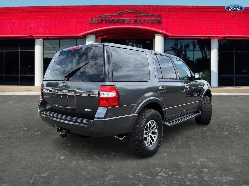 Used 2017 Ford Expedition XLT AWD/4WD image 3