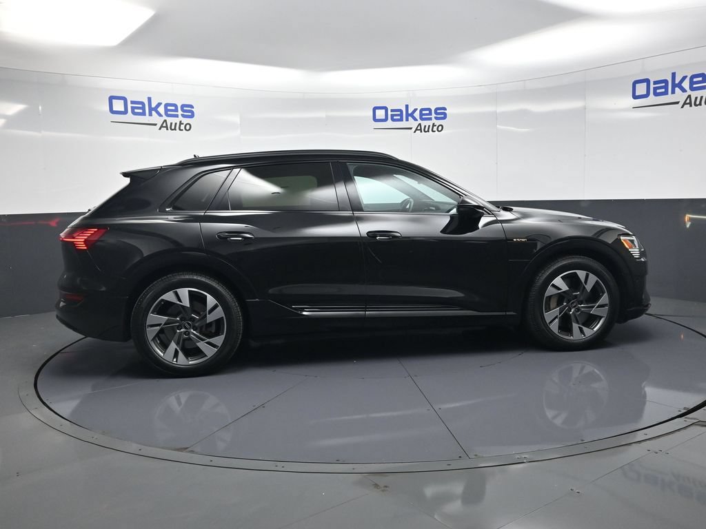 Used 2022 Audi e-tron Premium w/ Convenience Plus Package AWD/4WD image 9