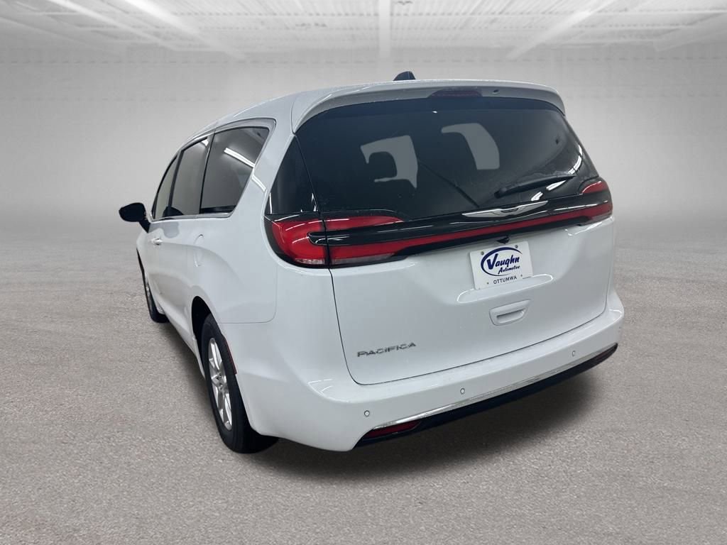 New 2026 Chrysler Pacifica Select image 8