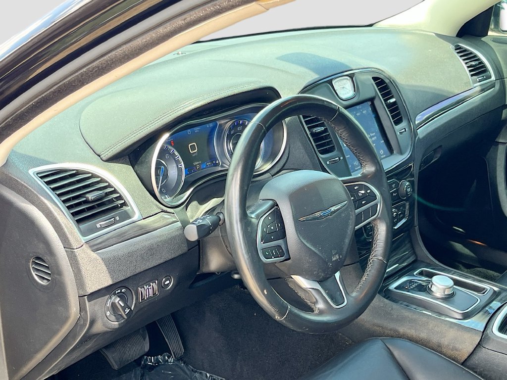 Used 2021 Chrysler 300 Touring L RWD image 9