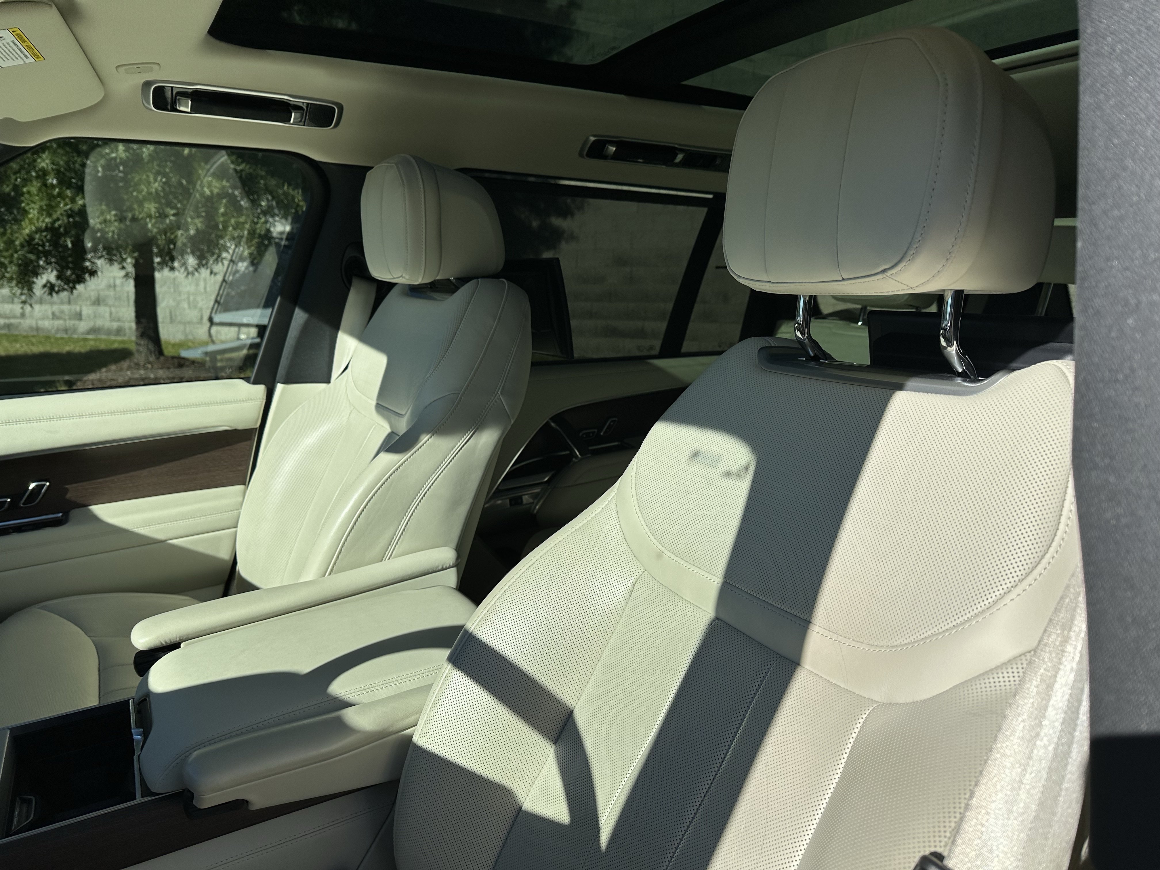 Certified 2024 Land Rover Range Rover Long Wheelbase SE AWD/4WD image 16