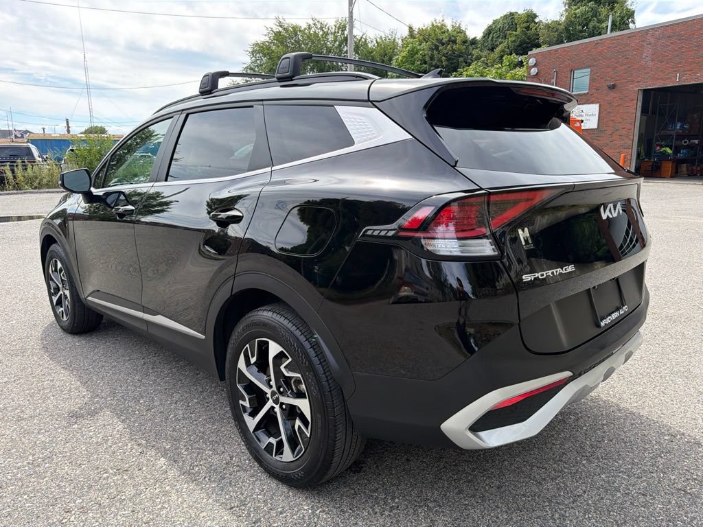 Certified 2025 Kia Sportage EX w/ Premium Package AWD/4WD image 4