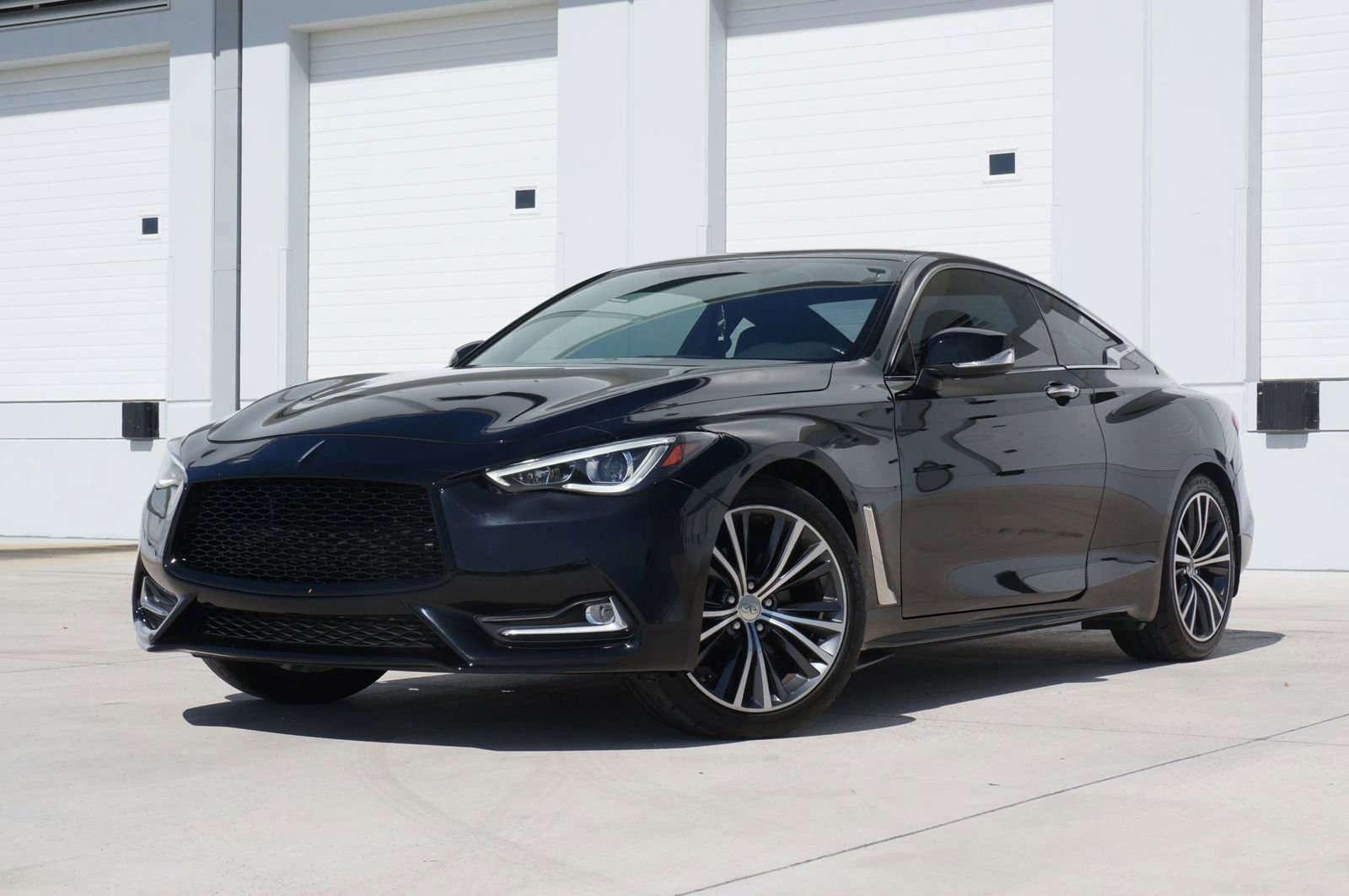 Used 2018 INFINITI Q60 2.0t w/ Cargo Package RWD image 4