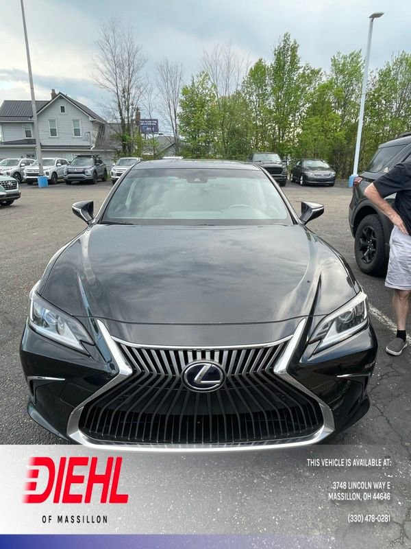 Used 2019 Lexus ES 300h w/ Luxury Package