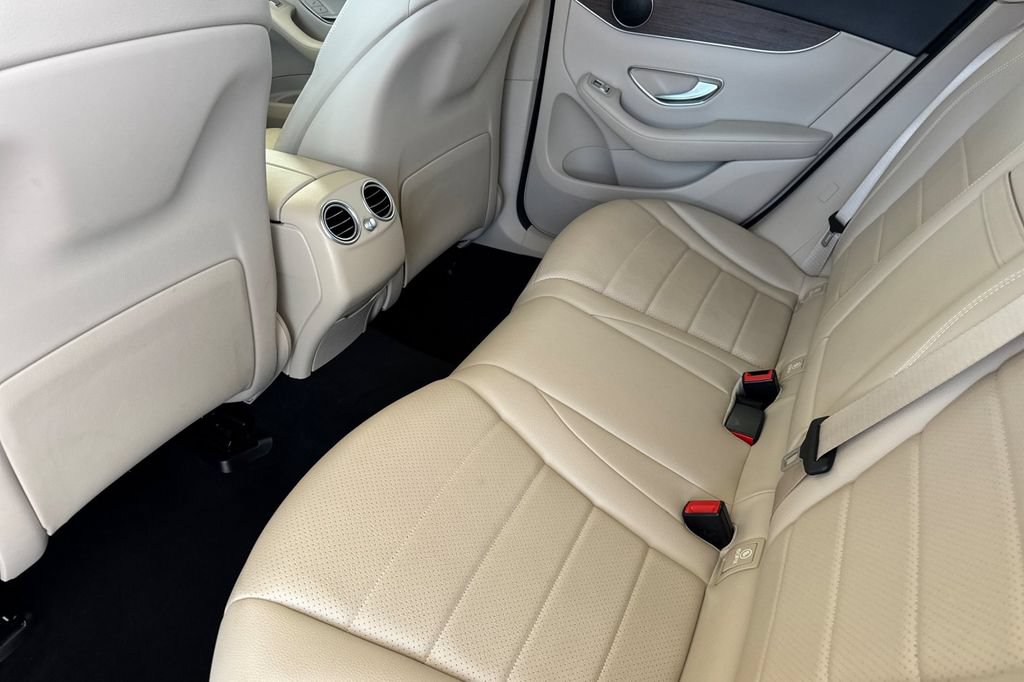Used 2022 Mercedes-Benz GLC 300 image 5