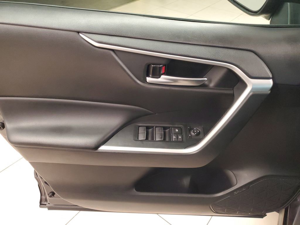 Used 2023 Toyota RAV4 XLE image 17