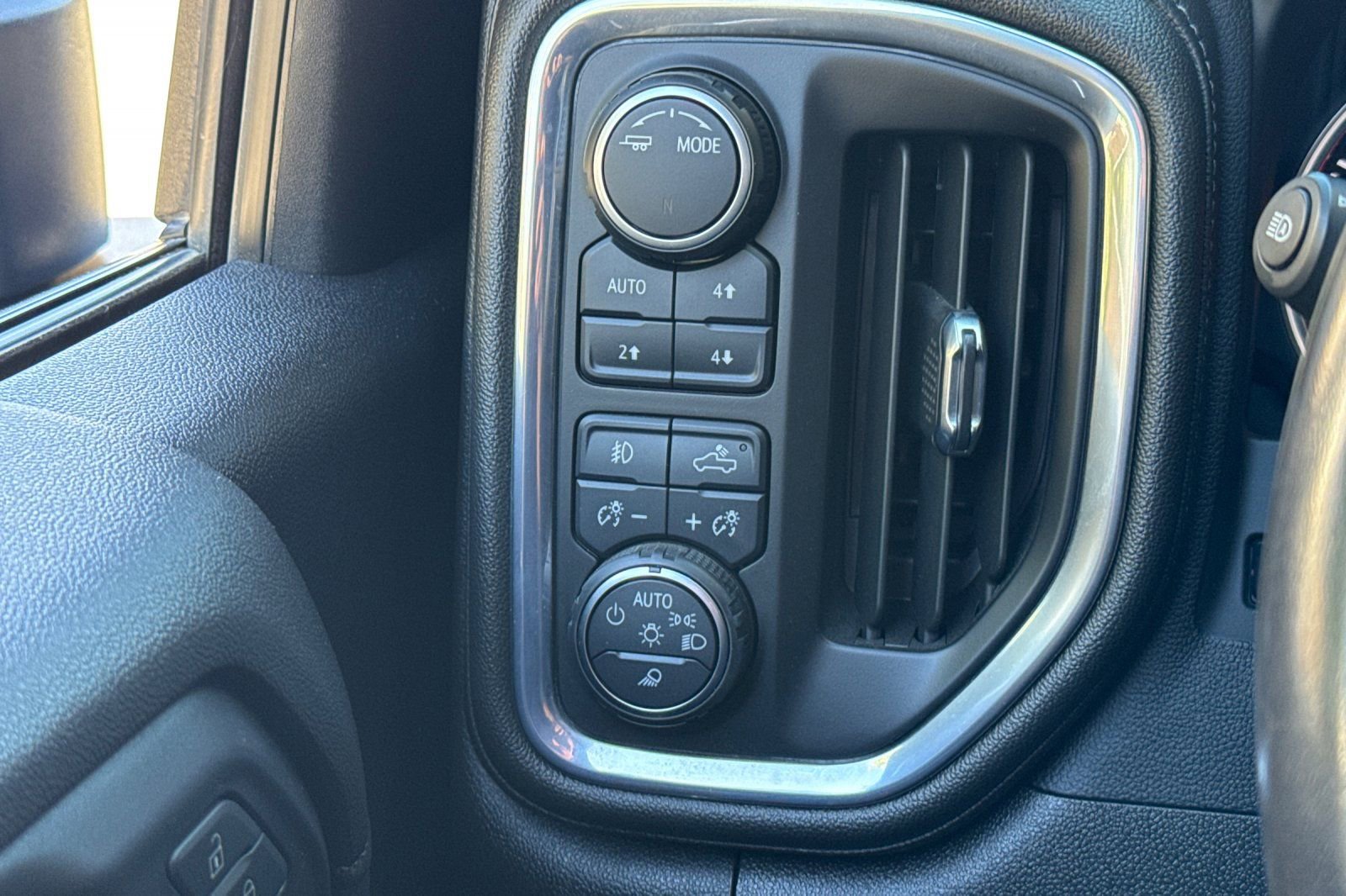 Used 2023 Chevrolet Silverado 2500 LTZ w/ LTZ Premium Package image 38