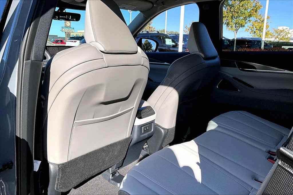Certified 2027 INFINITI QX60 Luxe w/ Cargo Package AWD/4WD image 31