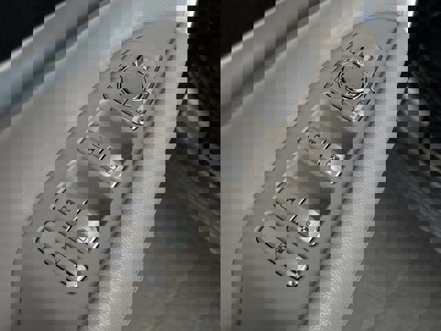 Used 2023 Genesis G70 2.0T image 12