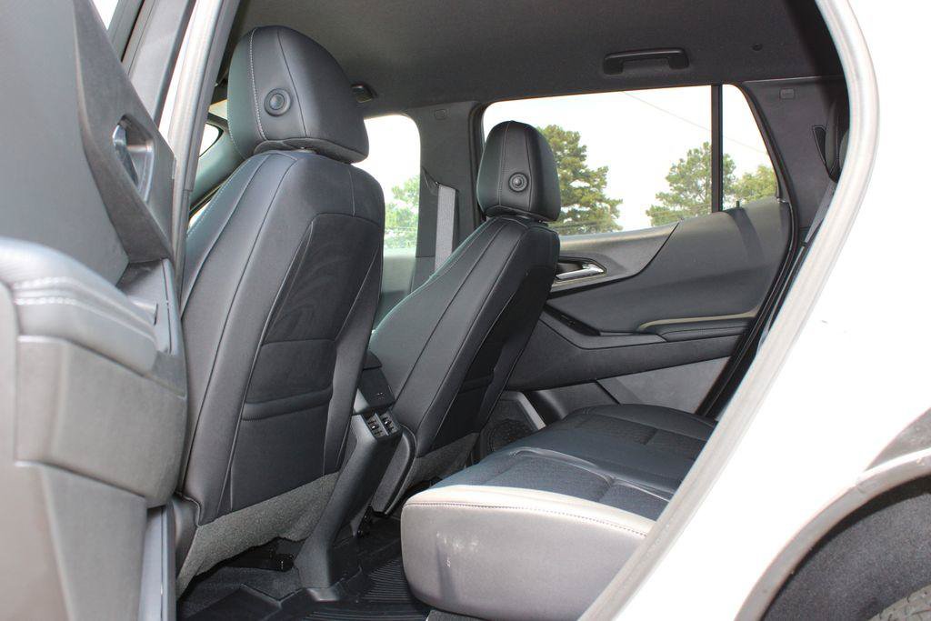 New 2026 Chevrolet Equinox LT w/ Convenience Package II FWD image 7