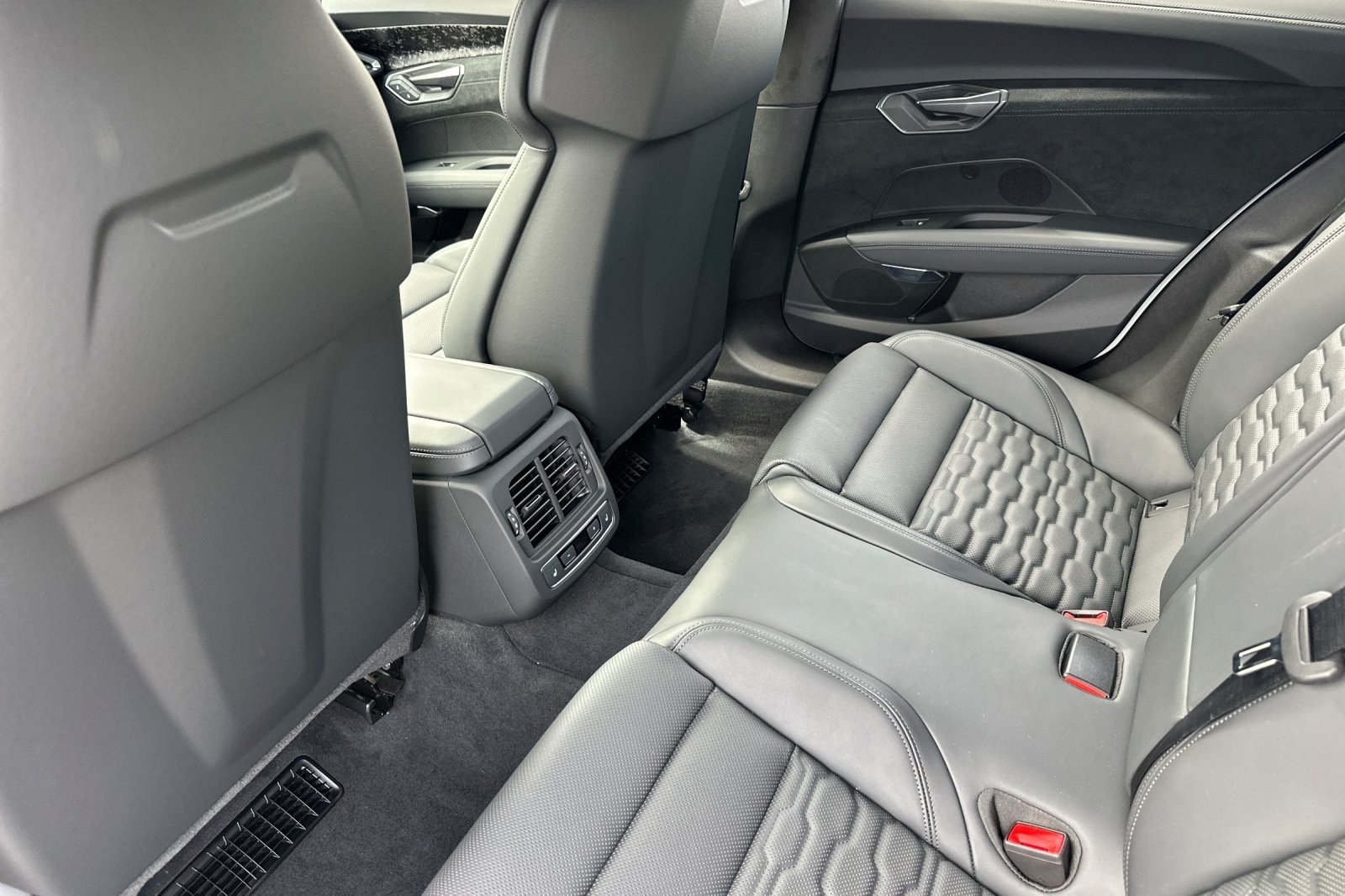 New 2026 Audi RS e-tron GT performance AWD/4WD image 11