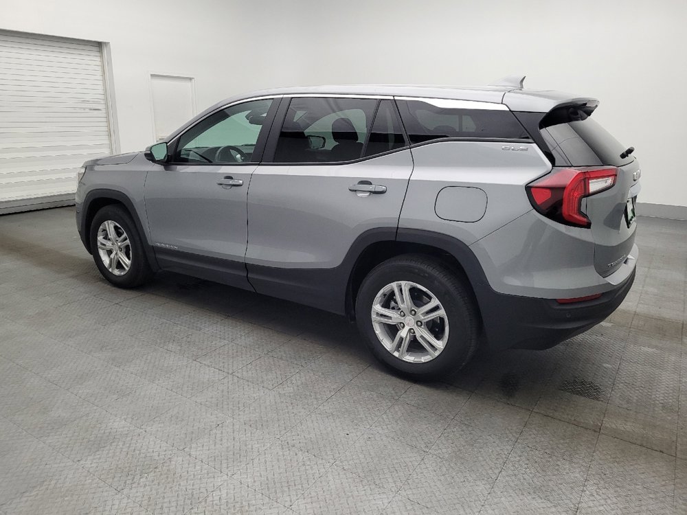 Used 2024 GMC Terrain SLE w/ Fleet Convenience Package image 3