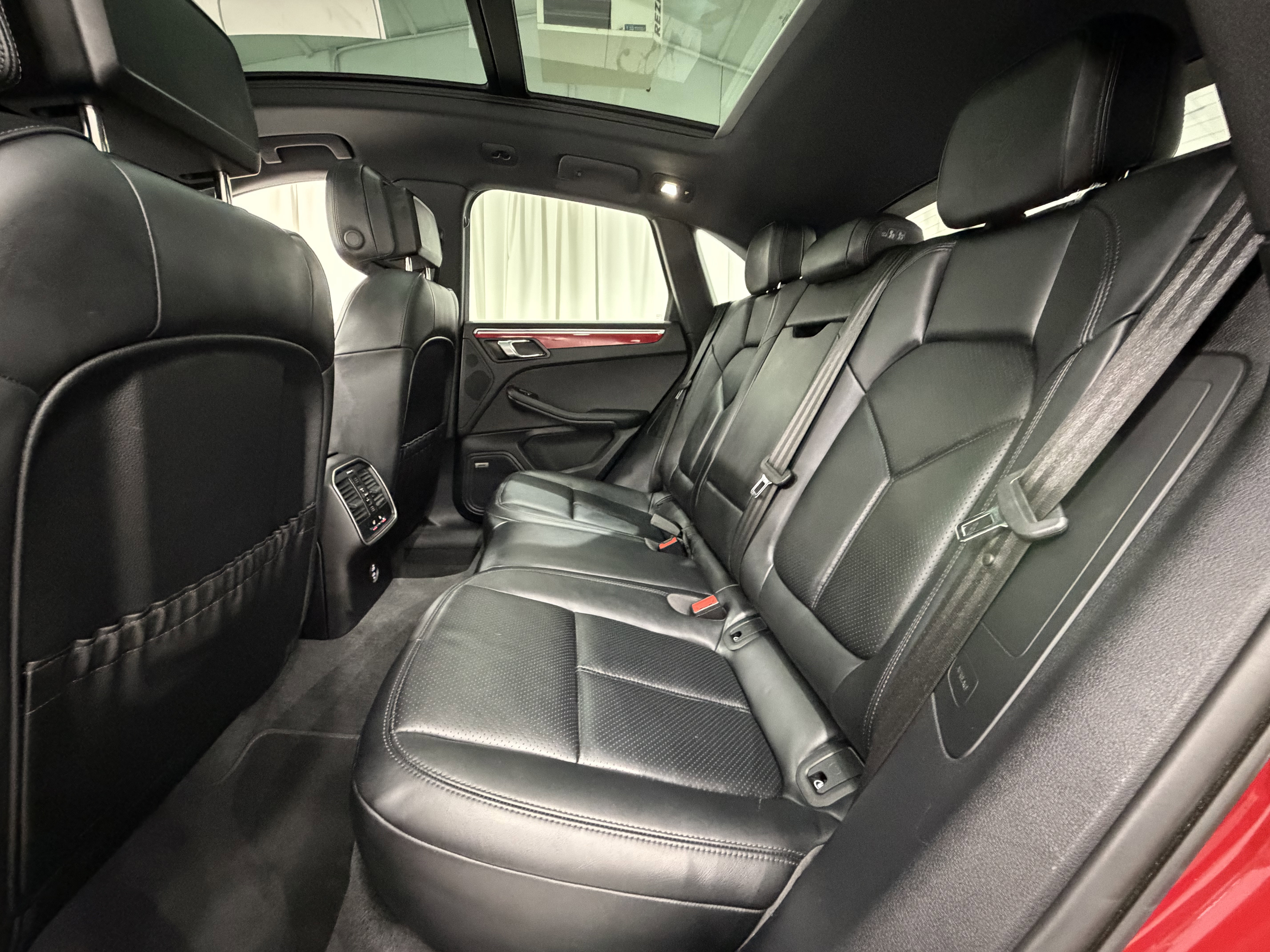 Certified 2024 Porsche Macan image 20