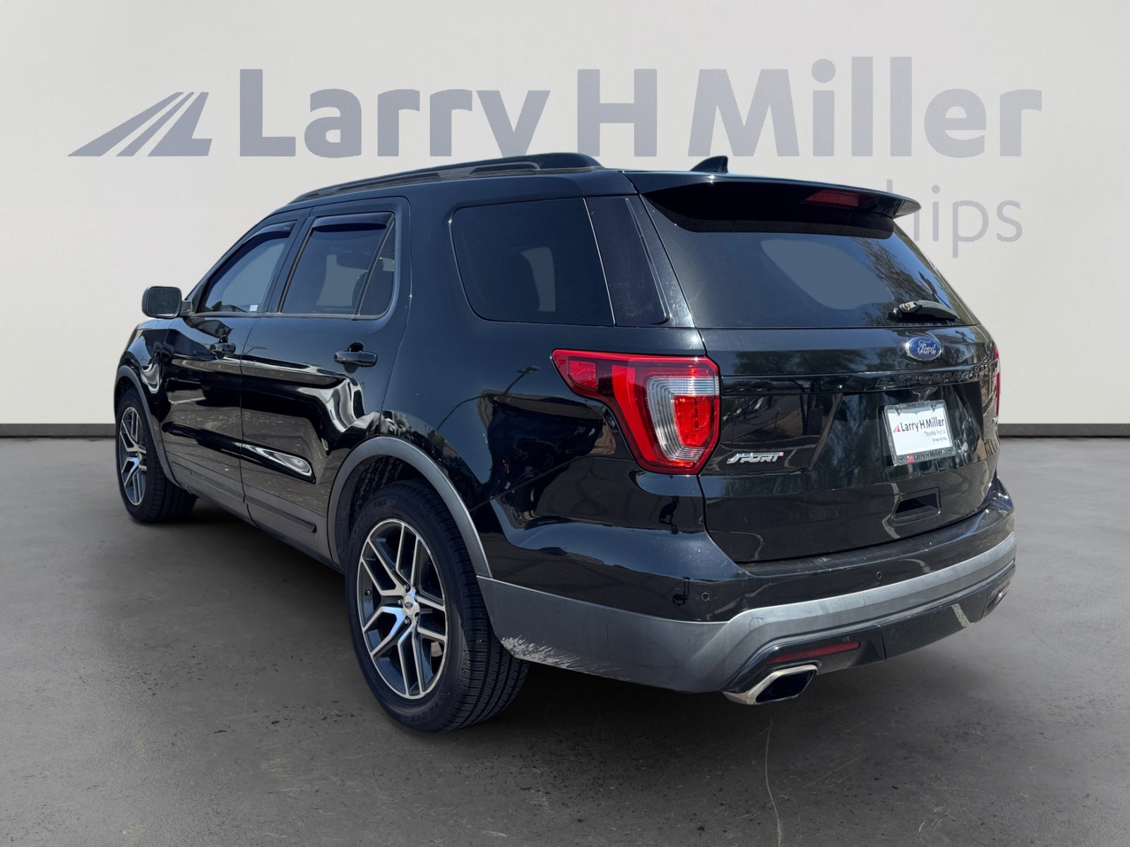 Used 2017 Ford Explorer Sport w/ Equipment Group 401A AWD/4WD image 3