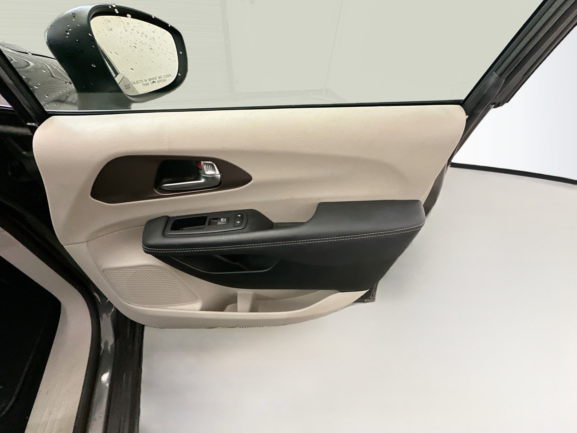 Used 2023 Chrysler Voyager LX FWD image 34