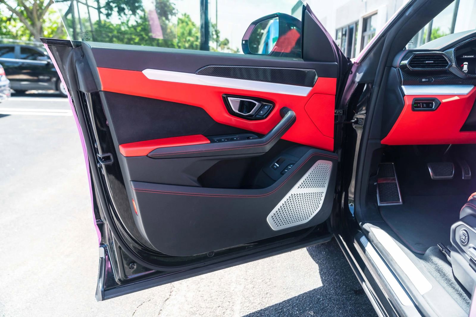 Used 2020 Lamborghini Urus AWD/4WD image 33