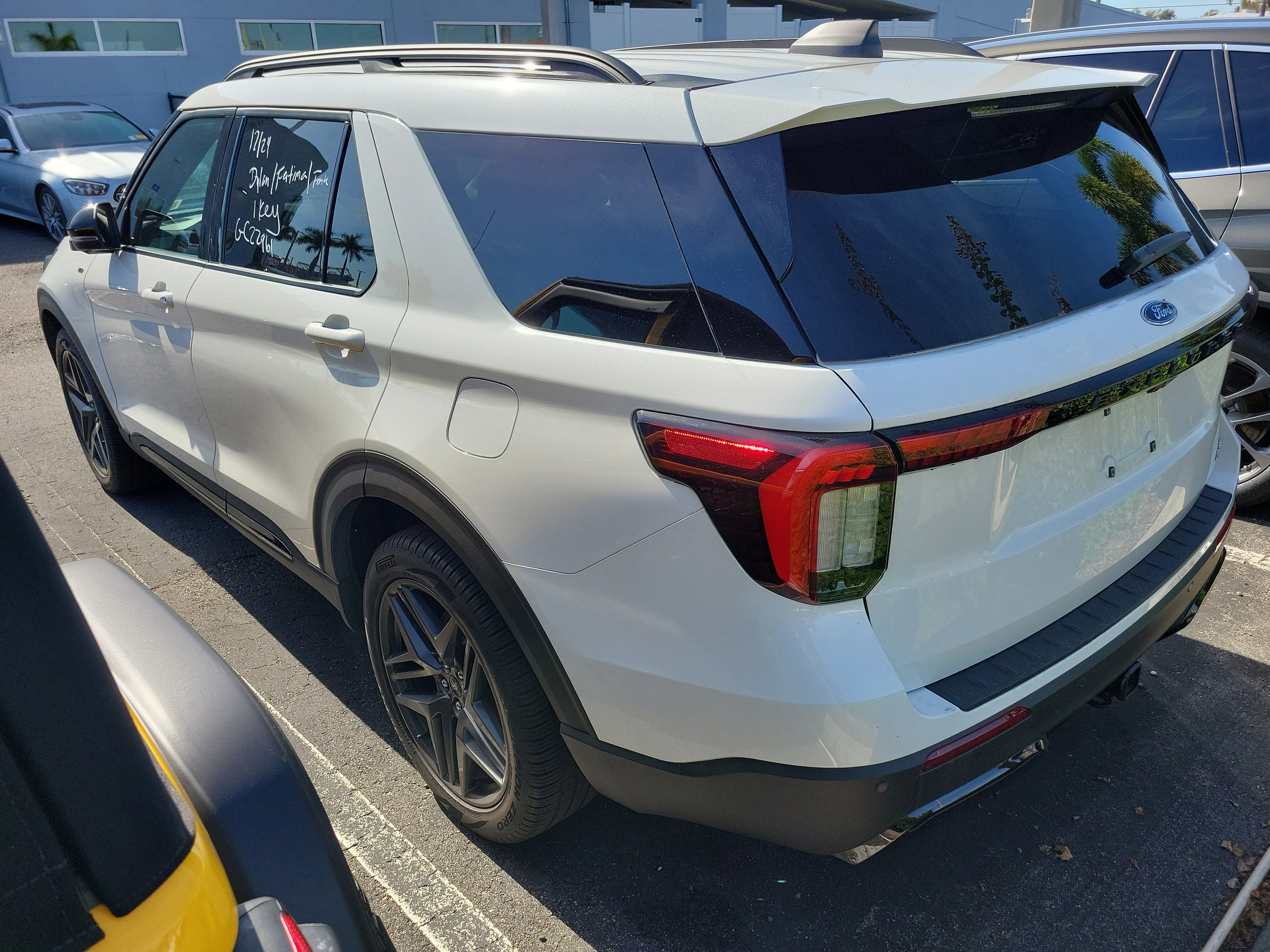 Used 2025 Ford Explorer ST-Line w/ Premium Package image 4