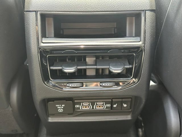 Used 2023 Jeep Grand Cherokee Overland AWD/4WD image 31