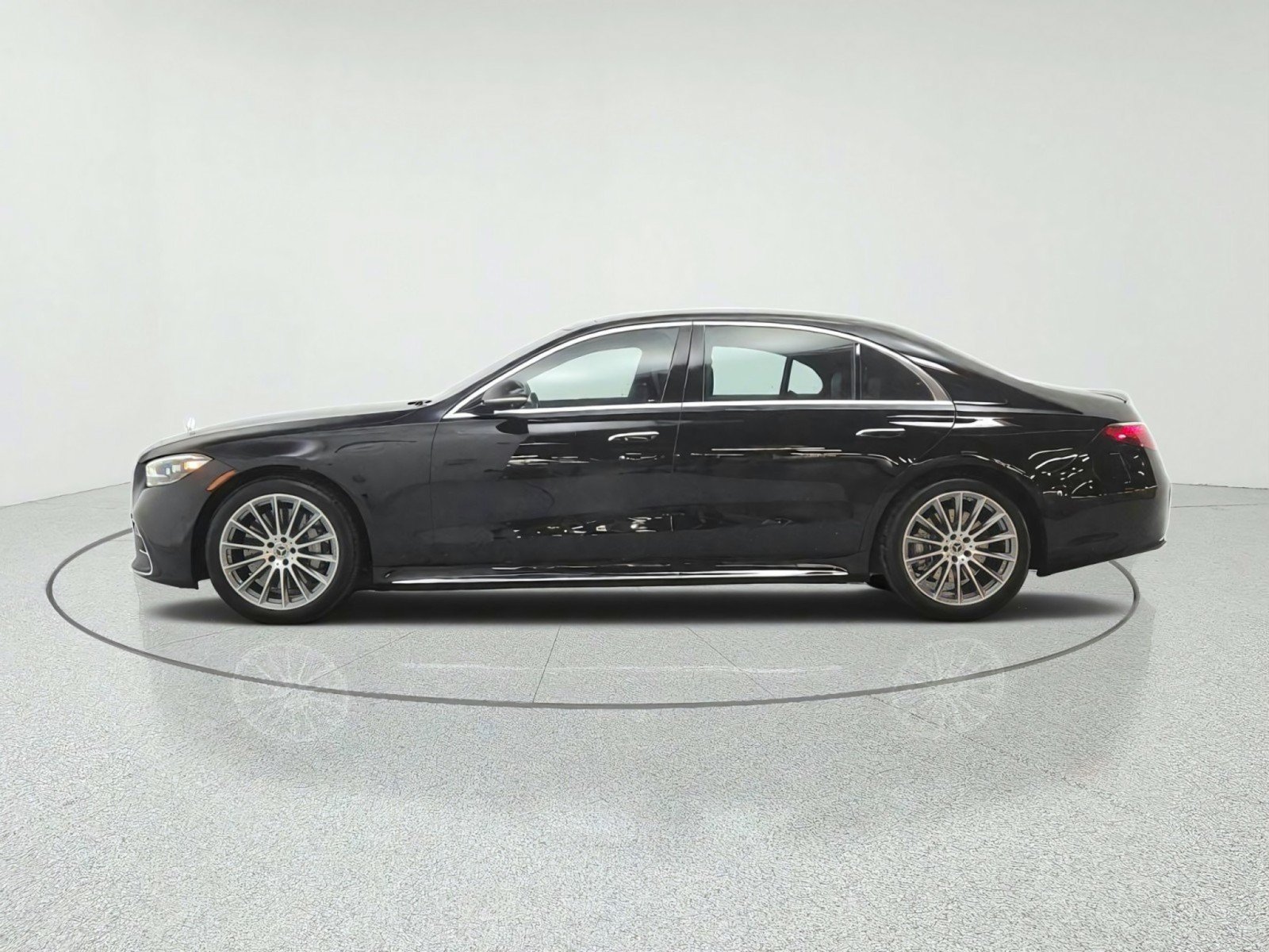 Certified 2025 Mercedes-Benz S 580 4MATIC Sedan image 8