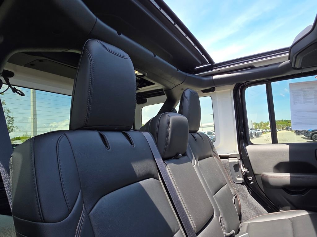 Used 2021 Jeep Wrangler Unlimited Rubicon w/ Trailer Tow Package image 14