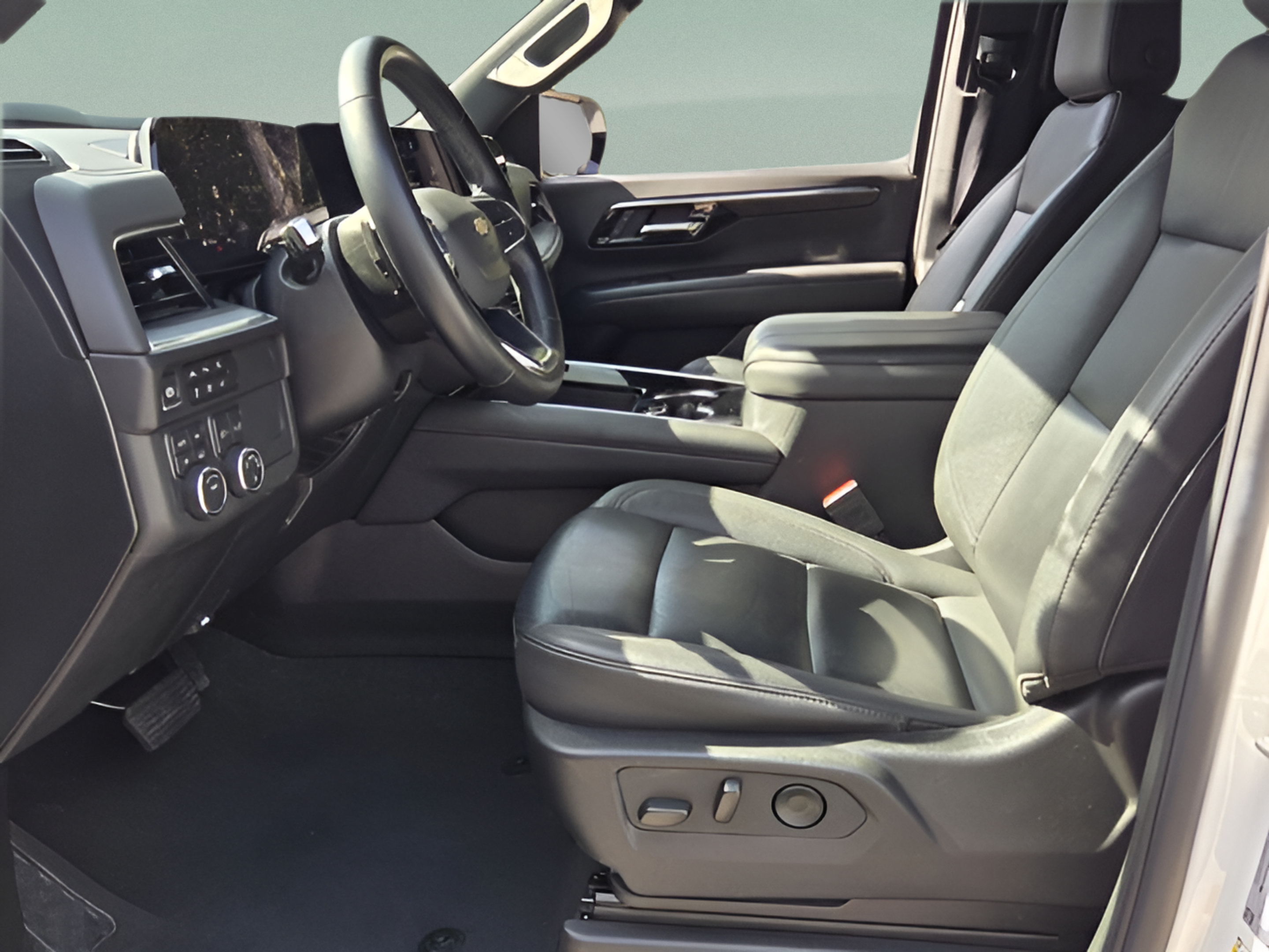 Used 2025 Chevrolet Tahoe LT AWD/4WD image 9