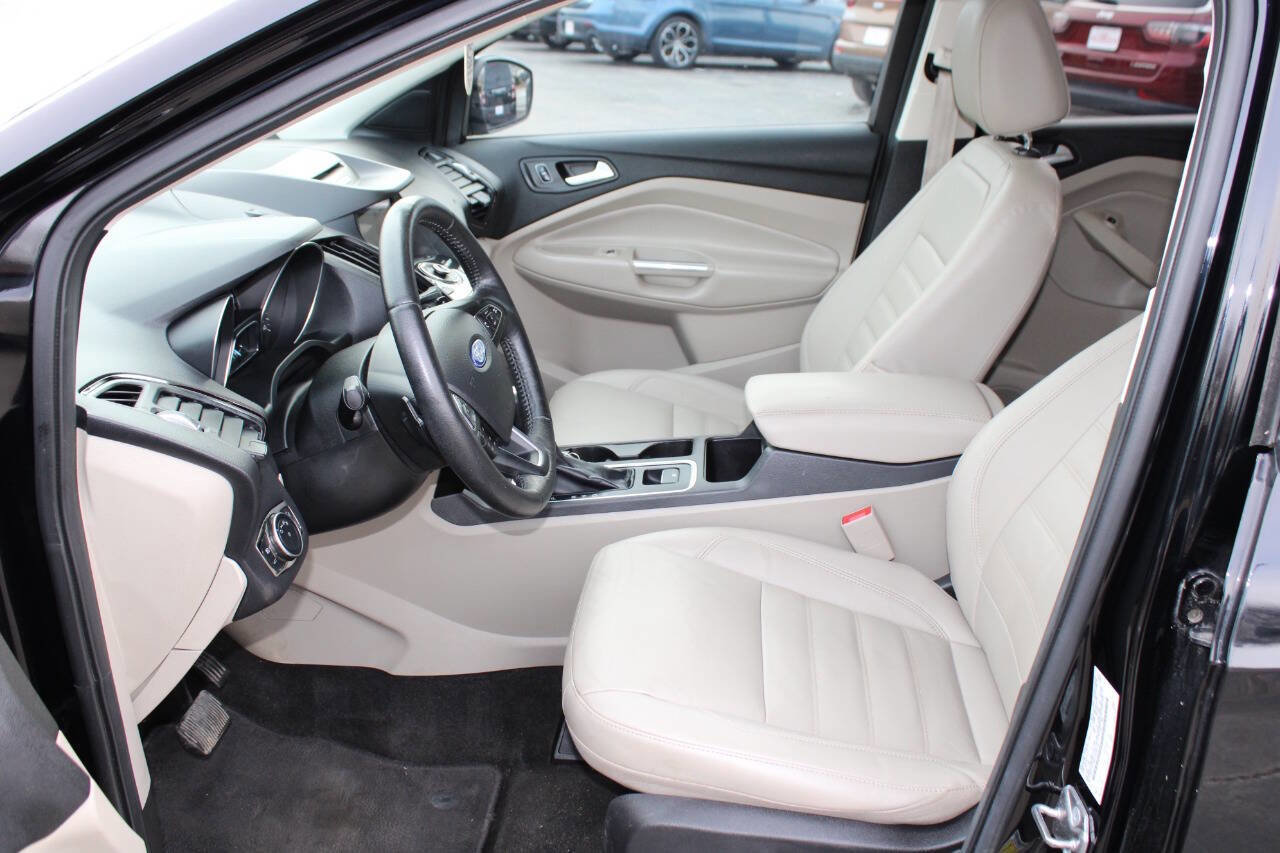 Used 2017 Ford Escape Titanium image 15