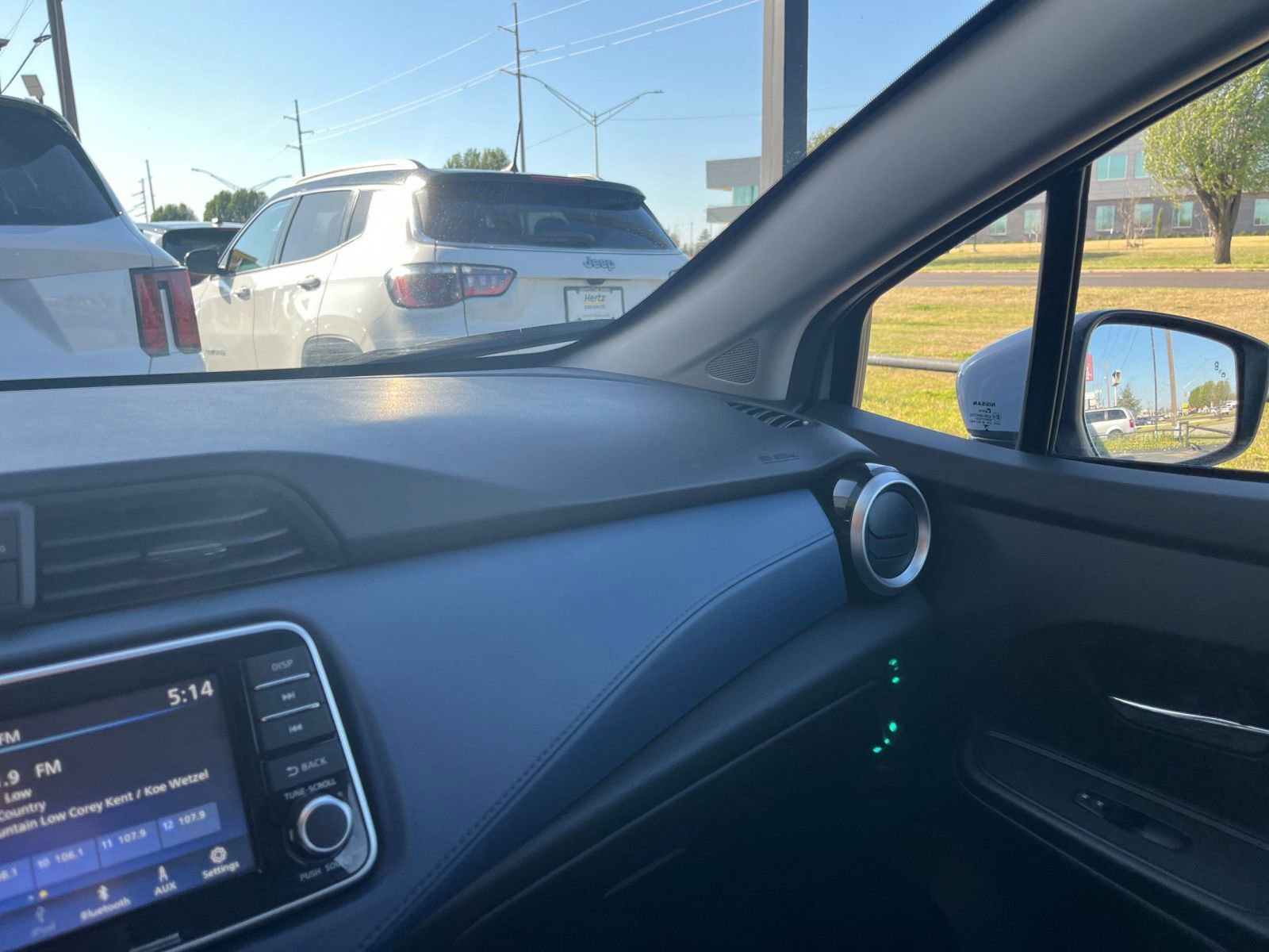 Used 2025 Nissan Versa SV image 33