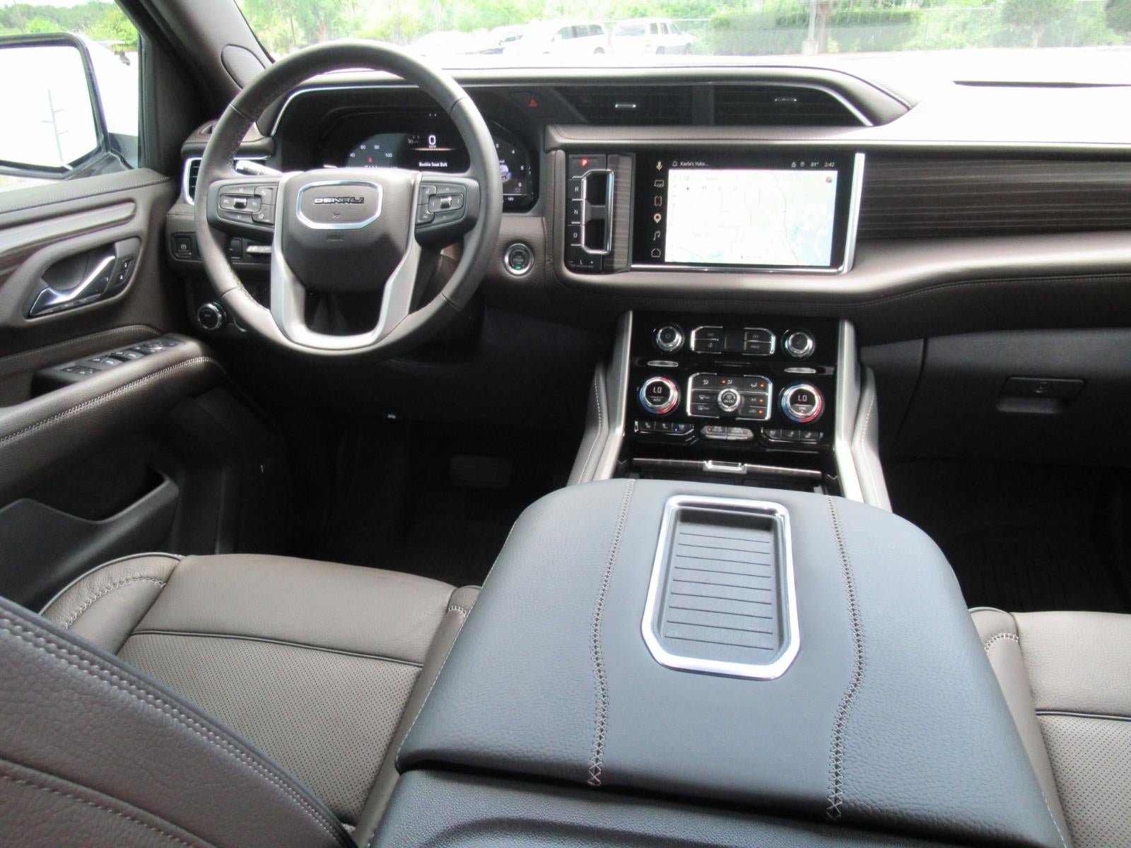 Used 2024 GMC Yukon XL Denali RWD image 13