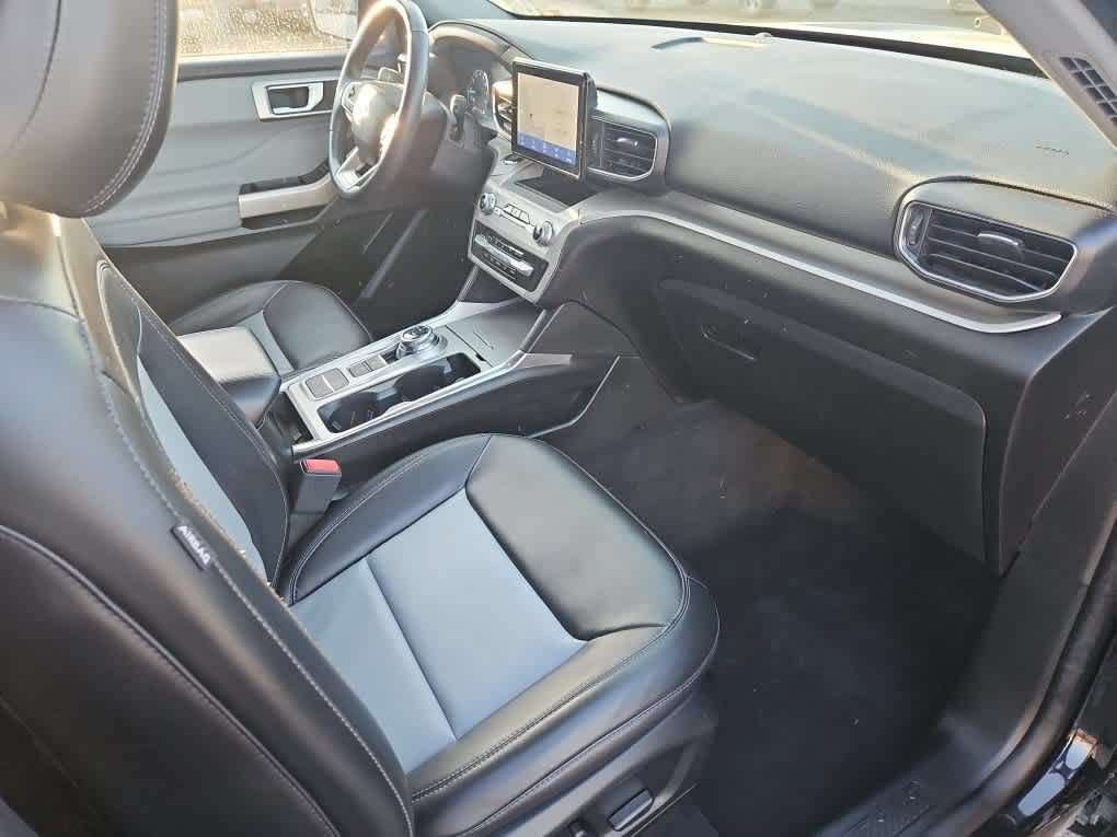 Used 2023 Ford Explorer XLT w/ Equipment Group 202A RWD image 14