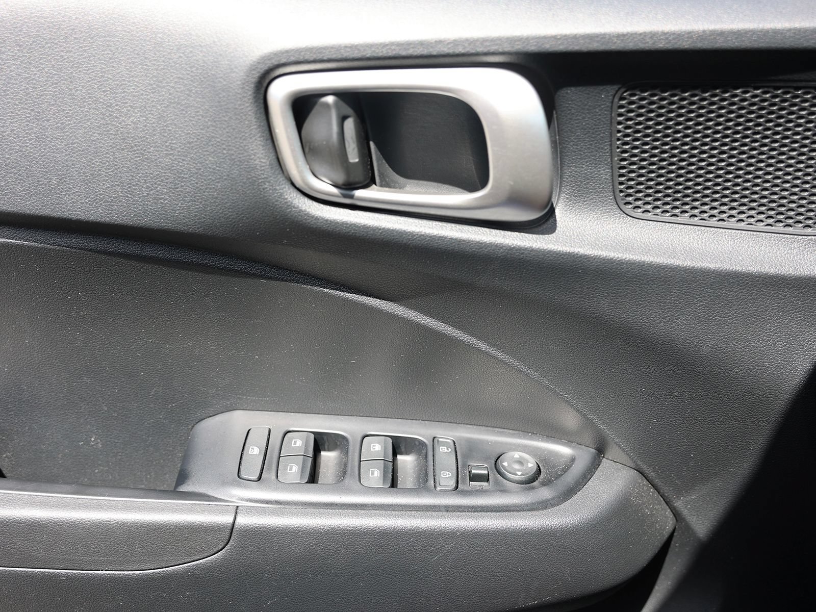 Used 2023 Hyundai Venue SE FWD image 28