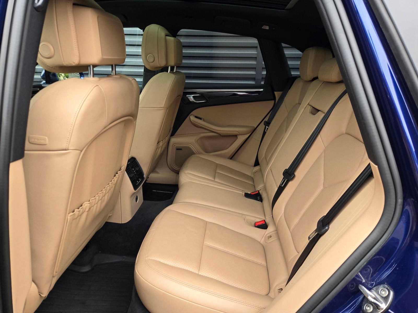 Used 2024 Porsche Macan AWD/4WD image 18