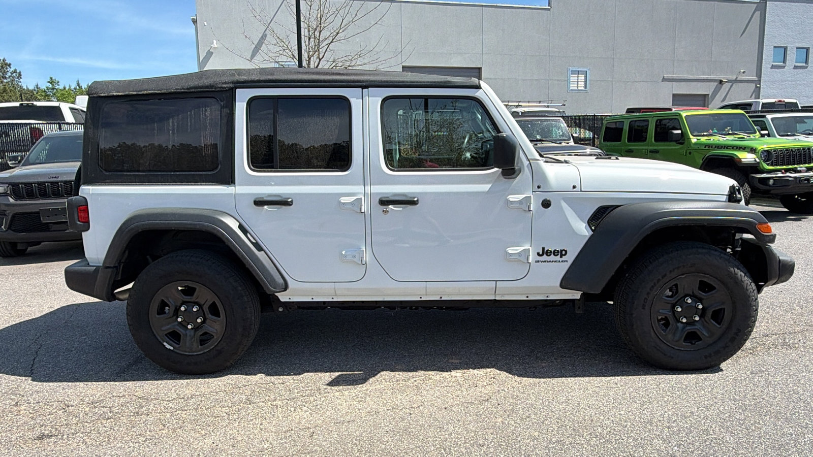 Used 2025 Jeep Wrangler Sport image 7