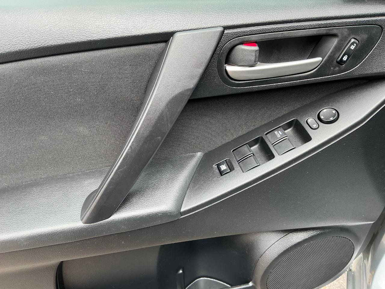 Used 2012 MAZDA MAZDA3 i Touring FWD image 15