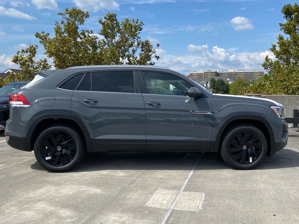 New 2026 Volkswagen Atlas Cross Sport SE image 2