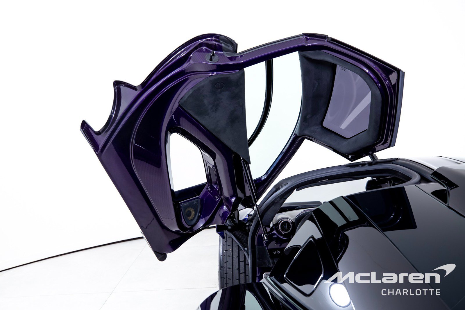Used 2019 McLaren Senna RWD image 11