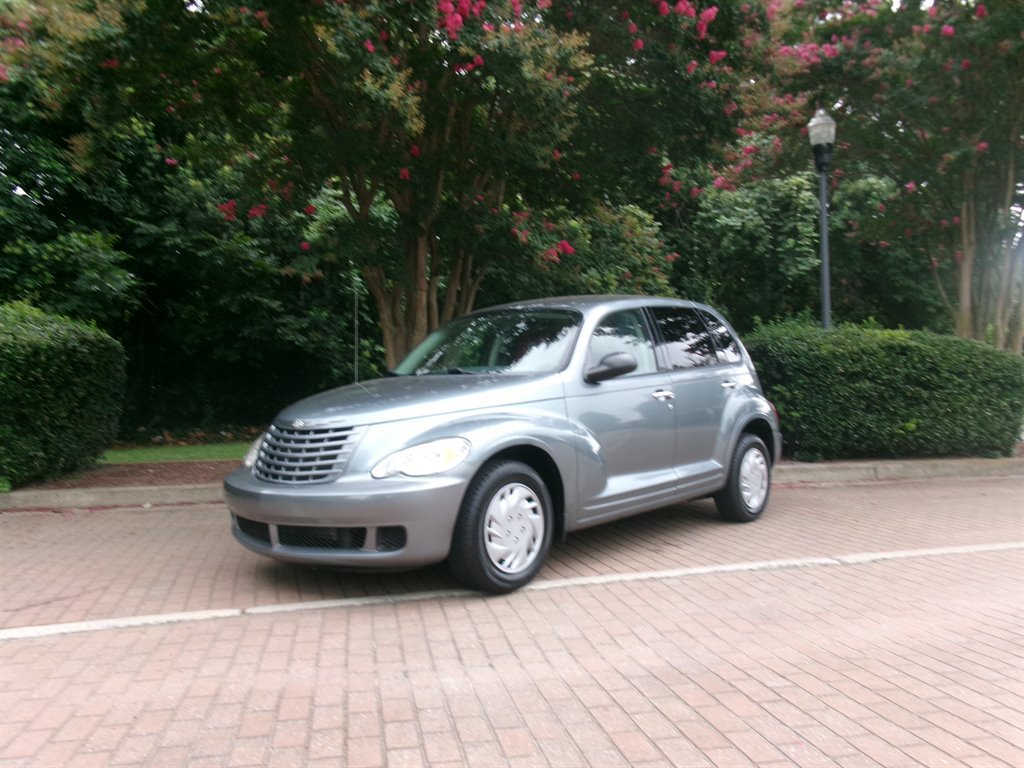 Used 2009 Chrysler PT Cruiser FWD image 1