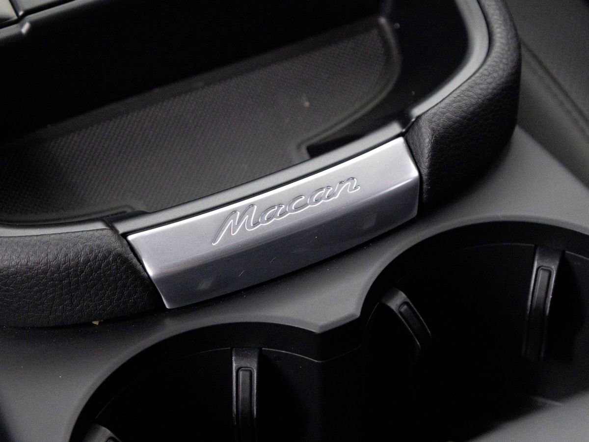 Certified 2026 Porsche Macan image 19