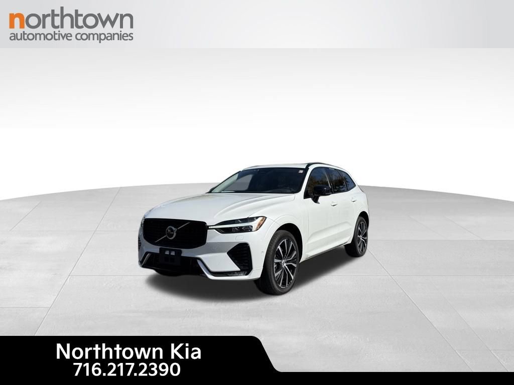 Used 2023 Volvo XC60 B5 Plus image 1