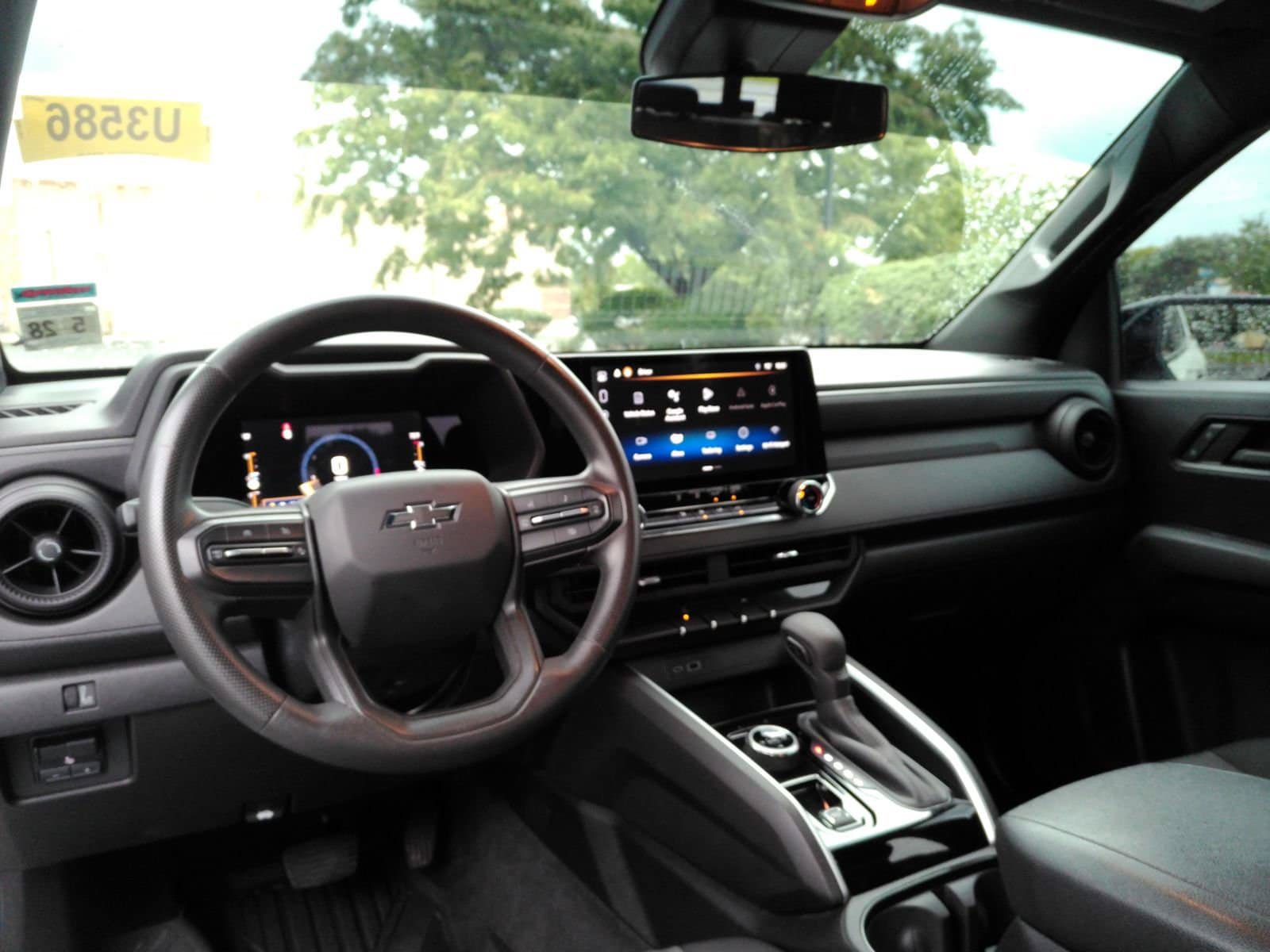 Used 2023 Chevrolet Colorado Trail Boss w/ Technology Package AWD/4WD image 9