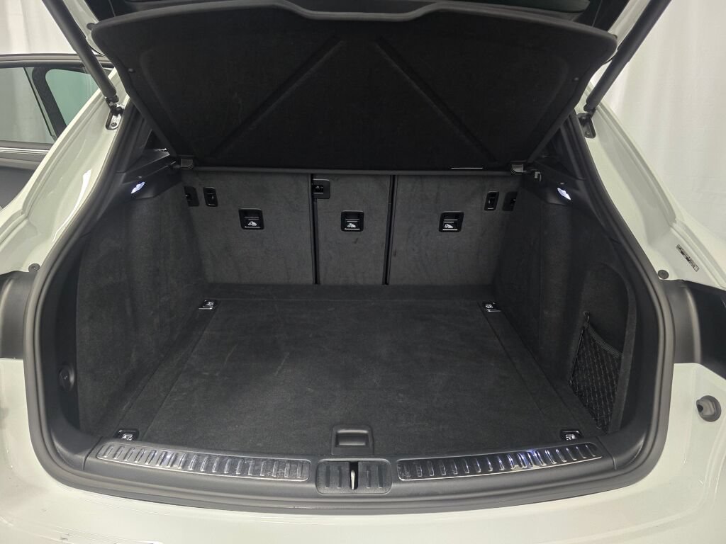 Certified 2024 Porsche Macan AWD/4WD image 12