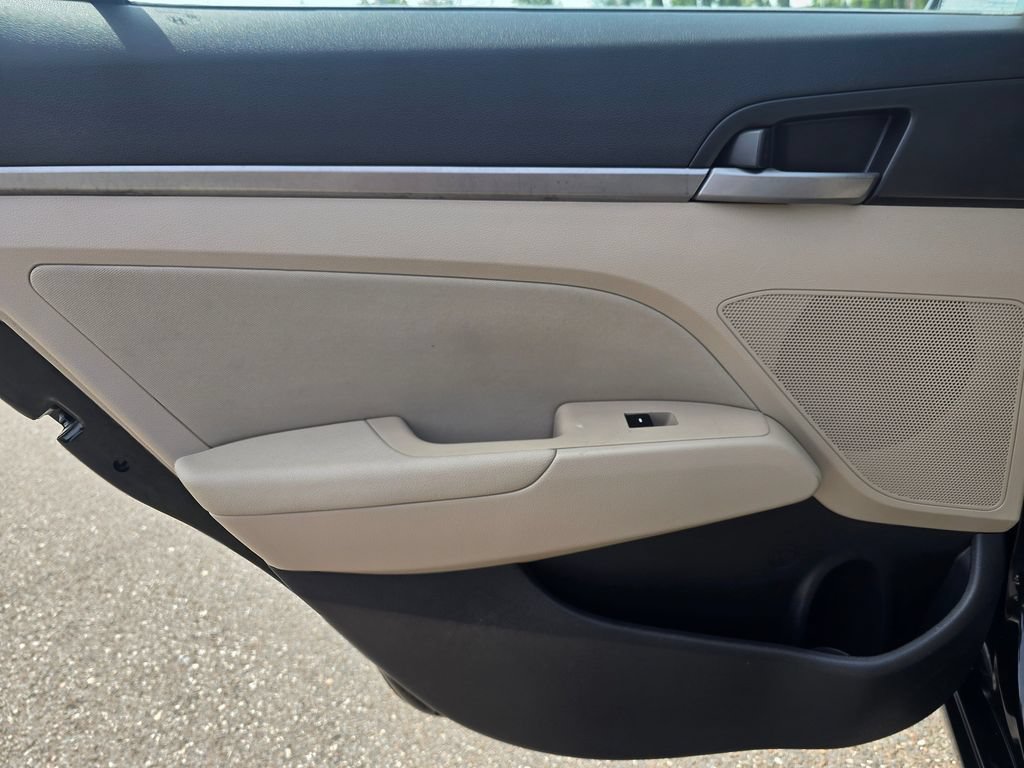 Used 2017 Hyundai Elantra SE FWD image 15