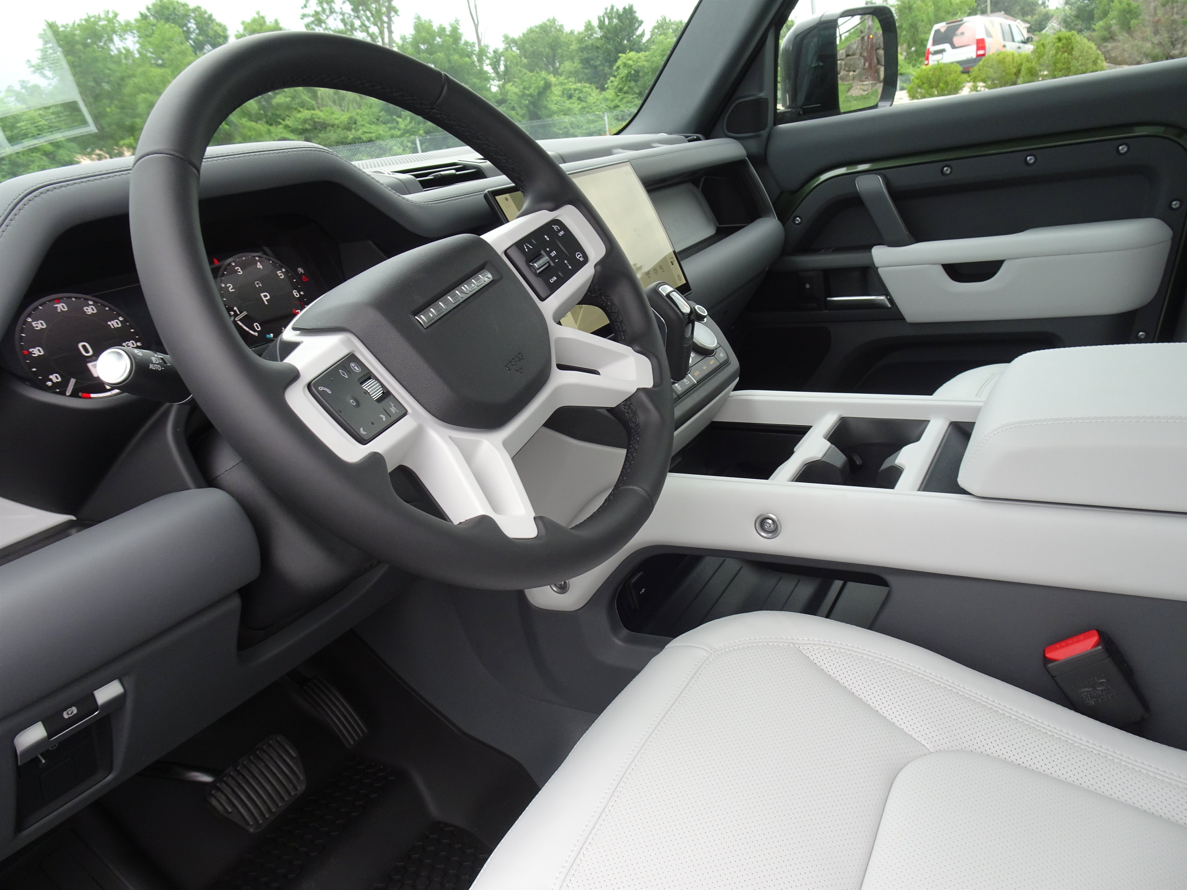 New 2026 Land Rover Defender 130 X-Dynamic SE AWD/4WD image 19